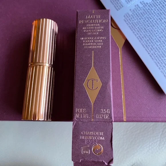 Charlotte Tilbury MATTE REVOLUTION
WALK OF NO SHAME - Picture 5 of 6